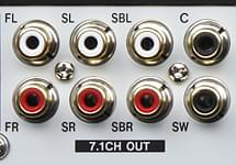 Separate Ausgänge für 7.1-Surround-Sound am Tascam BD-MP1