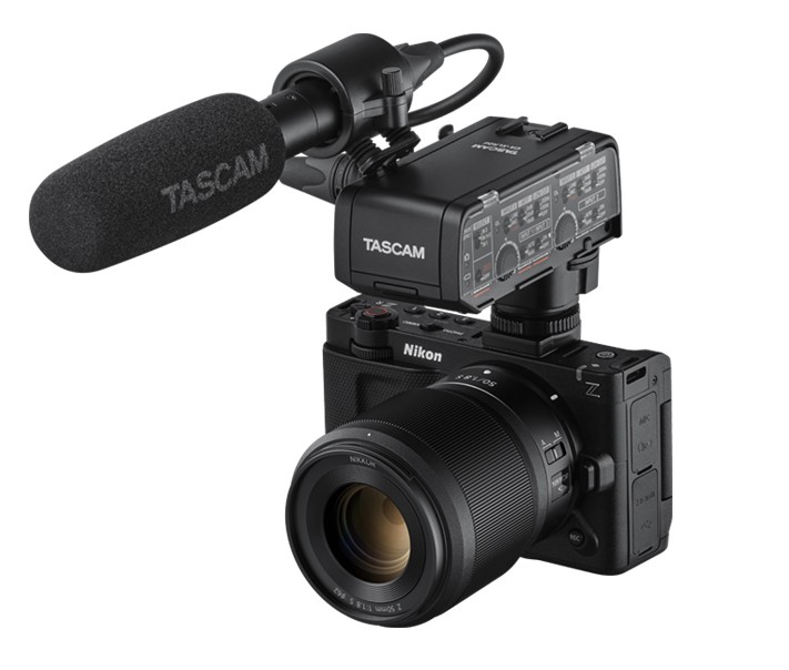 Le nouveau CA-XLR2d-N monté sur un appareil photo reflex numérique Nikon ZR