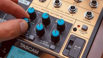 Vierband-Klangregelung für die Stereosumme des Tascam Model 16