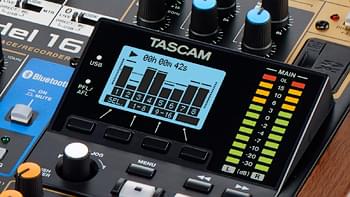 Der integrierte 16-Spur-Recorder des Aufnahmemischpults Tascam Model 16