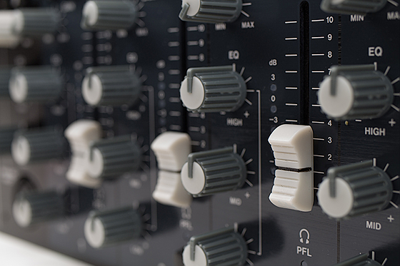 Tascam MZ-372 front panel allows easy, immediate control