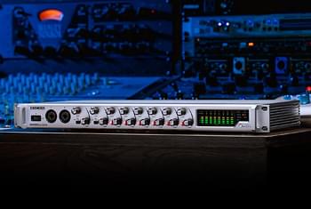Der Tascam SERIES 8p Dyna in einem Tonstudio