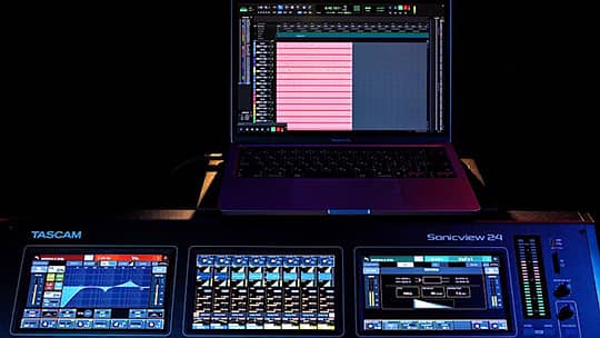 Tascam Sonicview verfügt über ein integriertes Audiointerface mit 32 Ein- und 32 Ausgängen.
