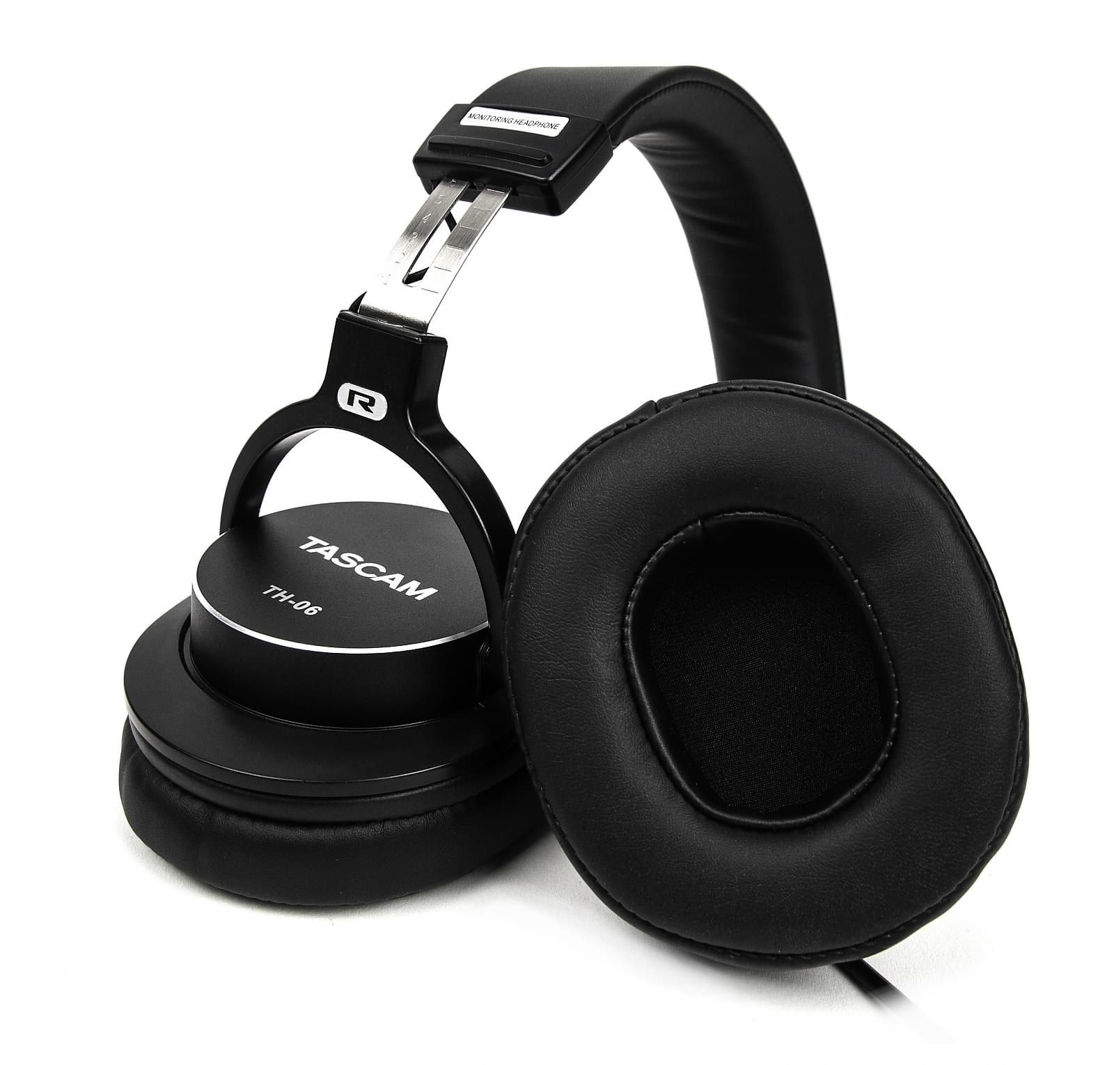 Bass XL Monitoring Headphones | Tascam TH-06