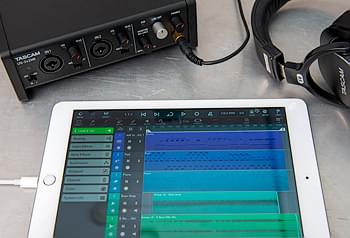Tascam US-2x2HR – USB audio interface used with an iPad