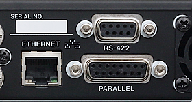 Anschlüsse für die Fernsteuerung über RS-422, Parallelschnittstelle und Ethernet (Telnet) am Mehrspurrecorder Tascam DA-6400