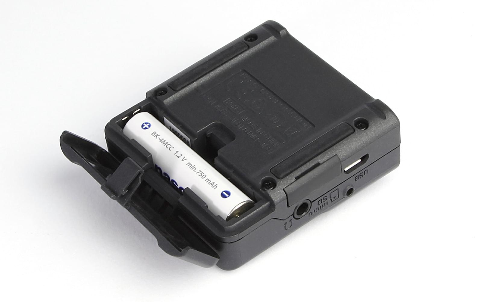 Rear view, battery compartment | Tascam DR-10L