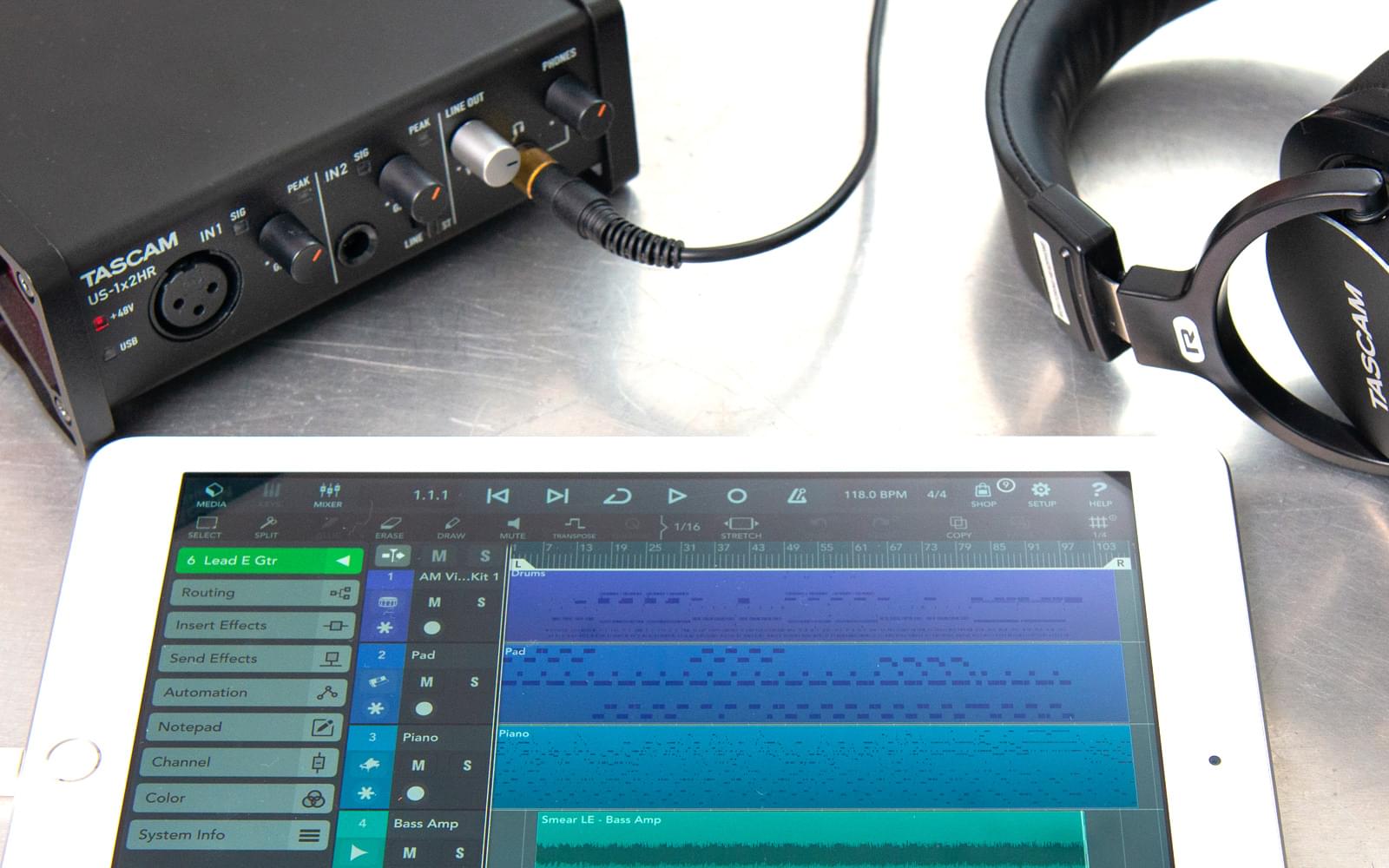 Tascam US-1x2HR - аудиоинтерфейс USB, используемый с iPad